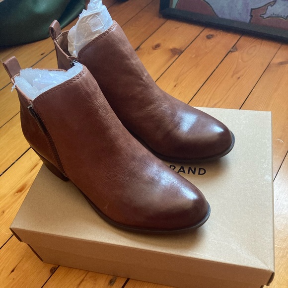 Lucky Brand Shoes - NWT Lucky Brand Basel toffee Barillos ankle boots